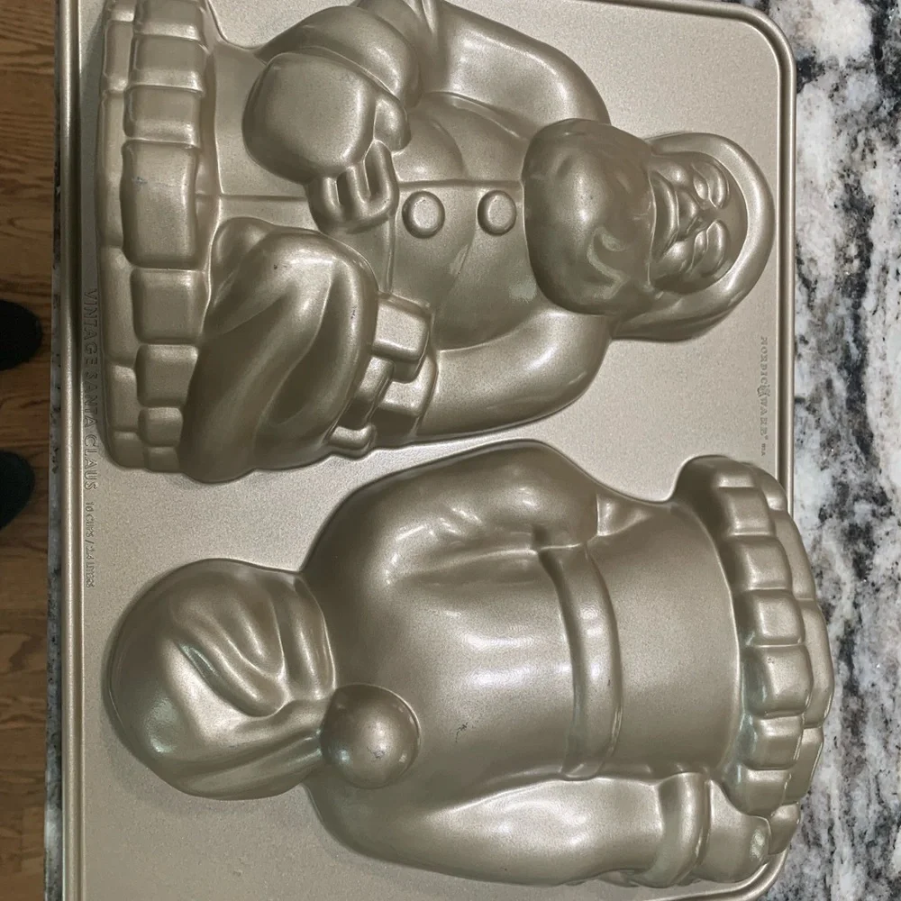 NWT Santa cake pan from Williams Sonoma